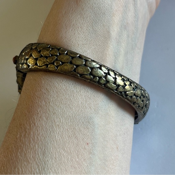 Elegant Women's Floral cuff Bracelet with Amber Accents - Picture 8 of 11